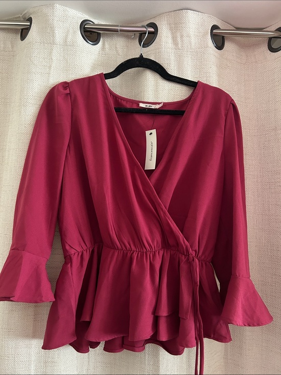 Francesca's Collections Tops - Francesca's Collections Raspberry Wrap Peplum Top